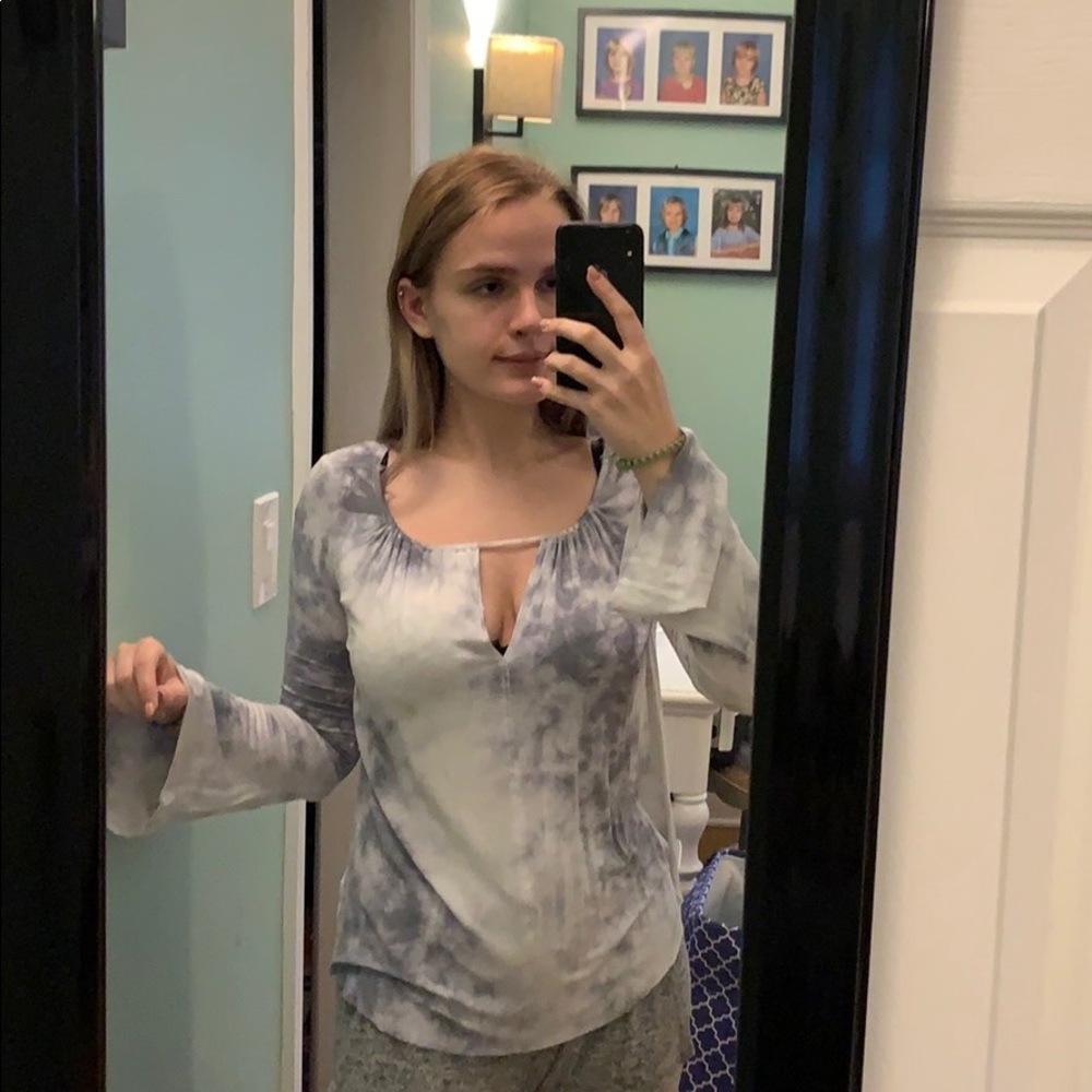 Long sleeve gray shirt